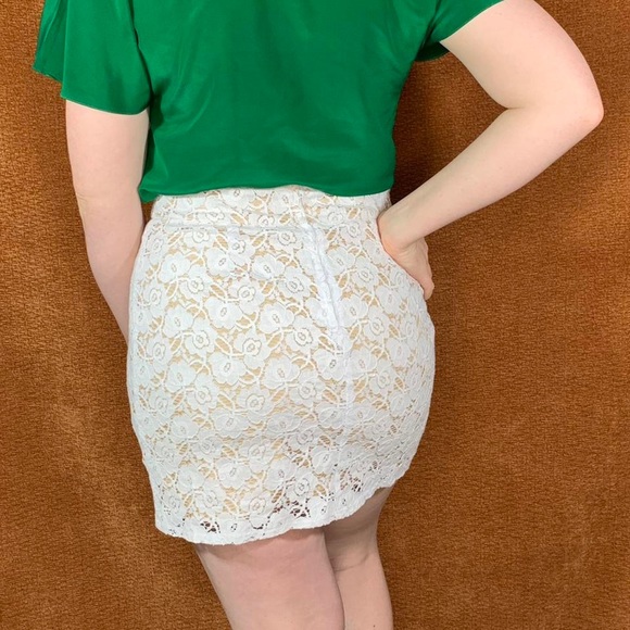 Modern Pearl Southern Couture White Lace Overlay Miniskirt, Size L. - Picture 2 of 4